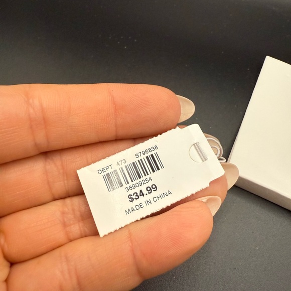 NWT LOFT Outlet Gold Tone and Cream Teardrop Charm Necklace - Picture 4 of 4